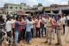 छेड़खानी के विरोध पर दो पक्षों में जमकर हंगामा, डीएसपी और इंस्पेक्टर ने संभाला मोर्चा