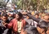 Latehar news: सड़क जाम कर रहे लोगों और पुलिस में हुई तकरार, प्राथमिकी दर्ज