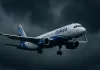 IndiGo Crisis 2025: क्रू की कमी और नए नियमों से उड़ानें ठप, सैकड़ों फ्लाइट्स लेट और कैंसल