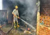 Giridih News: टिबड़ेवाल टेक्सटाइल के मकान की छत पर लगी आग, मची अफरातफरी; बड़ा हादसा टला