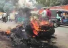 चलती बाइक में लगी आग, पल्सर NS200 जलकर राख, बाल-बाल बचे सवार