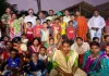 Dhanbad News: ढांगी गांव पहुंचे सिंदरी विधायक चंद्र देव महतो, ग्रामीणों की समस्याएं सुनीं