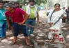 Dhanbad News: भीषण गर्मी में लोगों को राहत, वार्ड-5 में युद्ध स्तर पर सुधारे जा रहे चापाकल