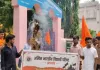 मधुपुर में ABVP का उग्र प्रदर्शन, छात्र विरोधी नीति के खिलाफ मुख्यमंत्री का पुतला दहन