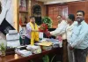 Dhanbad News: वाल्मीकि महापंचायत ने डीसी को दी बधाई, जाति प्रमाण पत्र शिविर लगाने का मिला आश्वासन