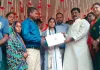 Bokaro News: राज्य टॉपर छोटी कुमारी को मंत्री योगेंद्र प्रसाद महतो ने किया सम्मानित