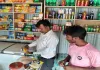 Pakur News: खाद्य सुरक्षा पदाधिकारी द्वारा होटल एवं किराना दुकानों का किया औचक निरीक्षण