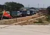 Bokaro News: भड़का ग्रामीणों का गुस्सा, कोलकाता-वाराणसी एक्सप्रेसवे निर्माण के कारण उड़ रही धूल पर चक्का जाम