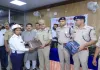 बारिश से बचाव के लिए ट्रैफ़िक पुलिस कर्मियों को हजारीबाग यूथ विंग ने रेनकोट रूपी सुरक्षा का दिया सौगात  