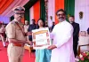 स्वतंत्रता दिवस समारोह में मुख्यमंत्री ने पुलिस अधिकारियों-जवानों को पदक देकर किया सम्मानित