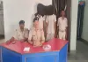 Koderma News: दुमदुमा में डीसीएम ट्रक पर लोड हो रहे 65 डीआई पाइप के साथ दो पकड़े गए