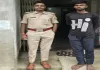 Sahibganj News: जाली नोट कांड में फरार अभियुक्त के घर चिपकाया गया इश्तिहार, ढोल-बाजे के साथ पहुंची टीम