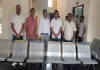 Simdega News: ग्रामीणों की सुविधा के लिए सिमडेगा अनुमंडल कार्यालय को मिली नई चेयर, पिता की स्मृति में की गई पहल