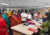 Giridih News: समाहरणालय में आयोजित जनता दरबार में अधिकारियों ने सुनीं आमजनों की समस्याएं
