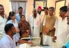 भाजपा प्रदेश अध्यक्ष आदित्य साहू ने एसजेएस अस्पताल में इंद्रजीत महतो से की मुलाकात