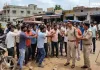 छेड़खानी के विरोध पर दो पक्षों में जमकर हंगामा, डीएसपी और इंस्पेक्टर ने संभाला मोर्चा
