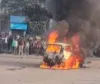 टाटानगर स्टेशन आउट गेट पर खड़ी कार में अचानक लगी आग