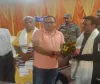 Hazaribagh News: क्रिकेट का रोमांच, ओमेगा कप T-10 नाइट टूर्नामेंट में मैदान पर उतरे उपायुक्त हेमंत सती