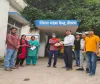 Koderma News: जिला यक्ष्मा पदाधिकारी डॉ. रमण कुमार ने दो टीबी मरीजों को लिया गोद