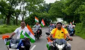 Pakur News: महेशपुर में गूंजे भारत माता की जय और वंदे मातरम् के नारे, भाजपा ने निकाली तिरंगा यात्रा