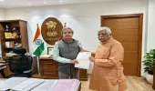 Politics News: पलामू-गढ़वा के विकास के लिए रेल कनेक्टिविटी पर जोर, सांसद वीडी राम ने सौंपा ज्ञापन