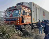 Dhanbad News: गोविंदपुर में ट्रक की चपेट में आये बाइक सवार, तीन घायल