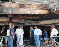 कपड़ा दुकान और रेस्ट्रोरेंट में लगी आग, लाखों रुपये की संपत्ति जलकर राख
