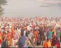 कार्तिक पूर्णिमा पर स्वर्णरेखा, खरकई और कारो नदी के घाटों पर श्रद्धालुओं की भीड़, हजारों ने लगाई आस्था की डुबकी