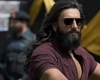 धुरंधर’ की 130 करोड़ OTT डील! नेटफ्लिक्स ने दोनों पार्ट खरीदकर बनाया रणवीर सिंह का नया रिकॉर्ड