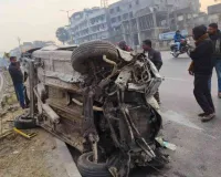 तिलैया के महाराणा प्रताप चौक पर कार दुर्घटना, दो युवक घायल