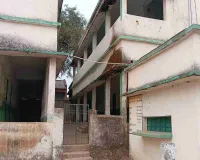 Giridih News : भंडारी मध्य विद्यालय में बदहाल शौचालय, बच्चों के स्वास्थ्य पर खतरा