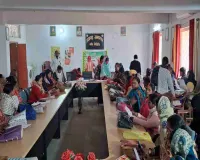 Giridih News: गावां प्रखंड में 16वें राष्ट्रीय मतदाता दिवस के प्रचार हेतु बीएलओ को सामग्री वितरित