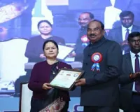 Giridih News : निर्वाचन कार्यों में उत्कृष्ट प्रदर्शन के लिए गिरिडीह जिला राज्य निर्वाचन आयुक्त द्वारा सम्मानित