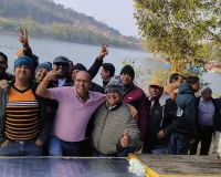 90 के दशक के सहपाठी जुटे  तिलैया डैम के तट पर, मनोरम वादियों में भावनाओं का दिखा सैलाब  