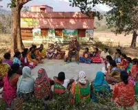 मिर्जाडीह गांव में महिलाओं के लिए स्वरोजगार योजना पर चर्चा