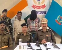 कोडरमा पुलिस ने हथियार तस्कर को किया गिरफ्तार, भारी मात्रा में हथियार बरामद