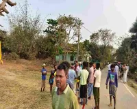 Pakur News : पत्थरघाटा गांव में लैंप्स निर्माण को लेकर ग्रामीणों का जोरदार हंगामा