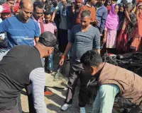 Hazaribagh News : बरही में स्कूल वैन पलटी, बाइक सवार की मौत, पांच छात्र घायल