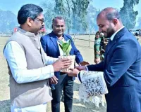 उपायुक्त ऋतुराज ने मुख्यमंत्री हेमंत सोरेन को पौधा देकर किया अभिनंदन