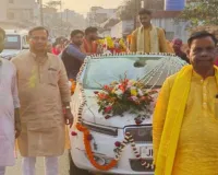 फूलों से सुसज्जित वाहन में बैठाकर गाजे-बाजे के साथ भगवान शिव-पार्वती का कराया गया नगर भ्रमण