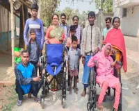 Pakur News : जिप अध्यक्ष जुली हेंब्रम ने दिव्यांगों को बांटी ट्राई-साइकिल