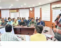 Koderma News : डीसी के निर्देशन में चुनाव कर्मियों को दिया गया प्रशिक्षण