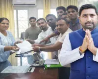 परीक्षा के आधार पर हो चतुर्थ वर्गीय भर्ती, मैट्रिक अंक पर नहीं: पलामू छात्रों का कमिश्नर पर दबाव