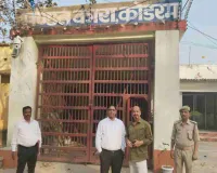 Koderma News: विधिक सेवा प्राधिकार सचिव एवं सिविल सर्जन ने मंडल कारा का किया निरीक्षण