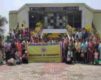 Sahebganj News: मंडरो फॉसिल्स पार्क में छात्राओं का शैक्षणिक भ्रमण