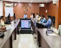 Koderma News: राजस्व संग्रहण एवं आपदा प्रबंधन कार्यों की उपायुक्त ने की समीक्षा बैठक