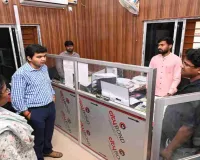 Pakur News: उपायुक्त का औचक निरीक्षण: वित्तीय वर्ष के आखिरी दिन कोषागार पहुंचे डीसी मनीष कुमार