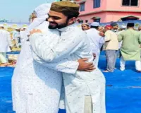 Sahebganj News: ईदगाहों और मस्ज़िदों में अदा की गई नमाज़, लोगों ने गले मिलकर दी मुबारकबाद