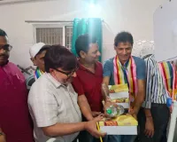 Koderma News: अस्पतालों और वृद्धाश्रमों में जैन महिला समाज ने पहुँचाई आर्थिक मदद और सेवा