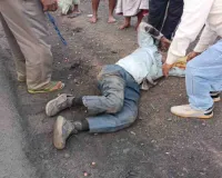 दो बाइक के बीच भीषण टक्कर, तीन घायल 